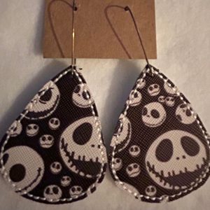 Skully Christmas Earrings – Cute Spooky Holiday Gift